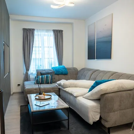 Mimis Lakeside - Newly Renovated