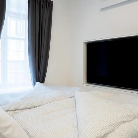 Apartamento Mimis Lakeside - Newly Renovated