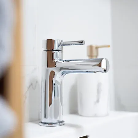 Mimis Lakeside - Newly Renovated شقة