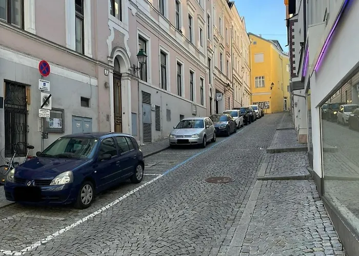 Mimis Lakeside - Newly Renovated *