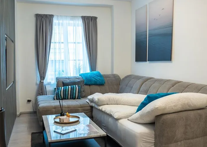 Mimis Lakeside - Newly Renovated