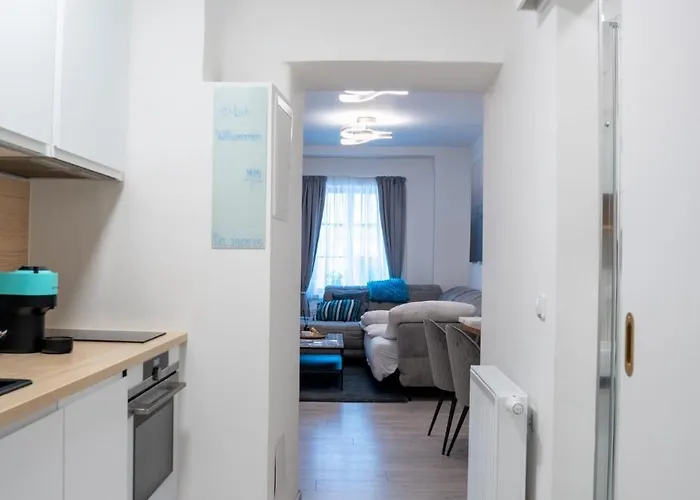 Mimis Lakeside - Newly Renovated *