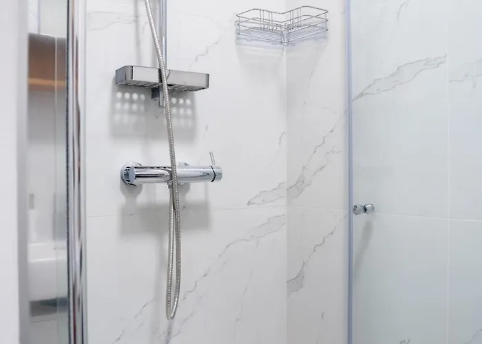 Mimis Lakeside - Newly Renovated شقة غموندين